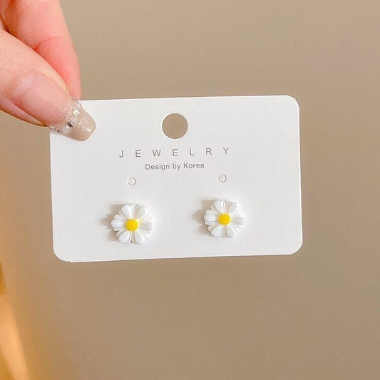 White Daisy Flower Stud Earrings